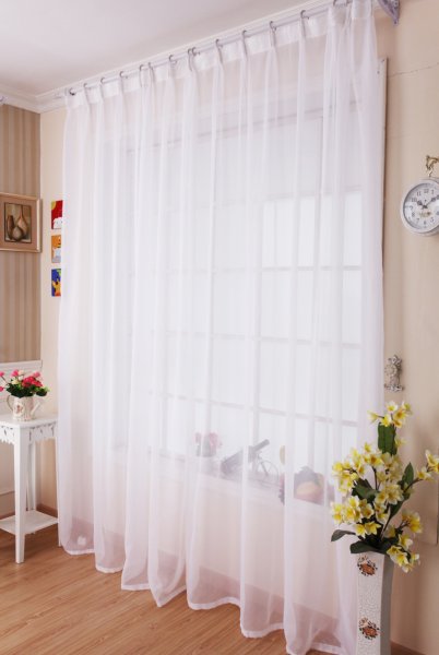 Белая тюль на кухню