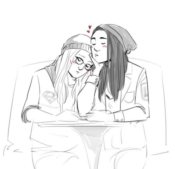 Две девушки для рисования