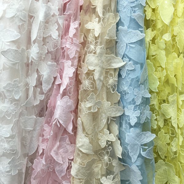 Тюль с нашитыми цветами