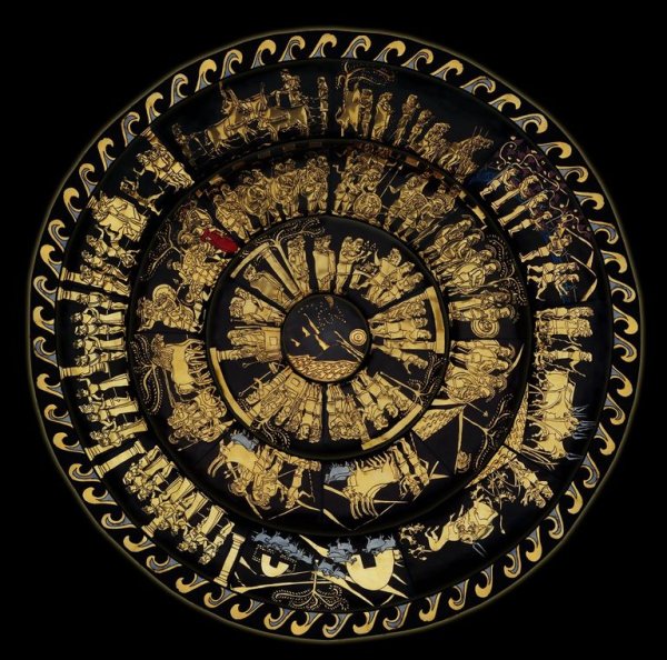 Щит Ахиллеса выковал Гефест