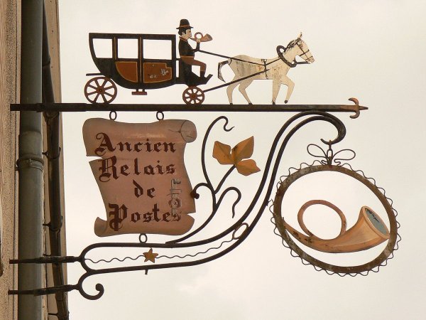 Старинные вывески магазинов