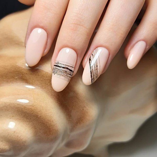Бежевый маникюр