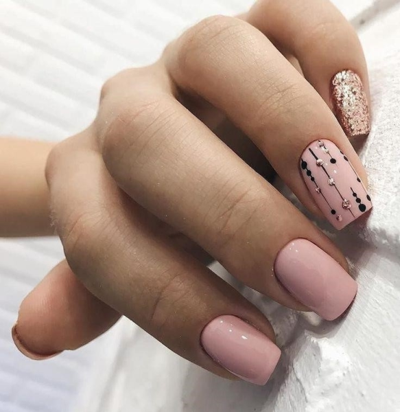 Нежно розовые ногти