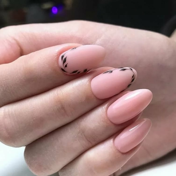 Нежный маникюр с веточкой