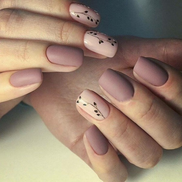 Бежевый маникюр