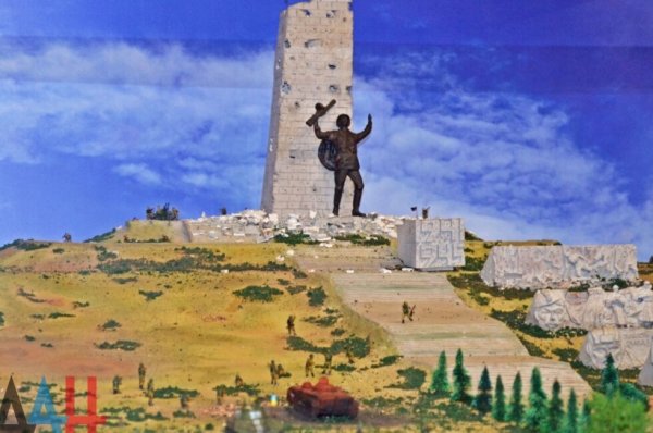 Саур могила барельефы