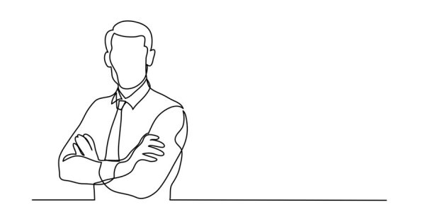 Человек скрестил руки