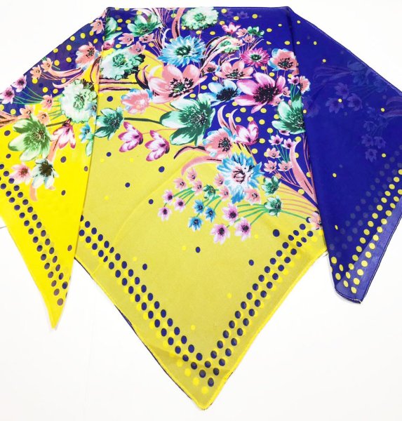 Ребенок в платке