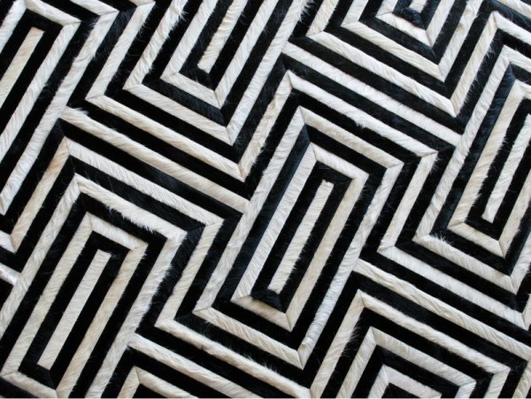 Ковры черные с геометрическим узором