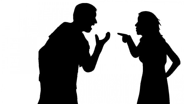 Ссора на прозрачном фоне