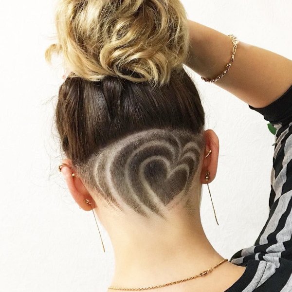 Стрижки с выбритым рисунком женские