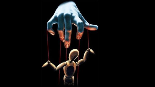 Рука с марионеткой