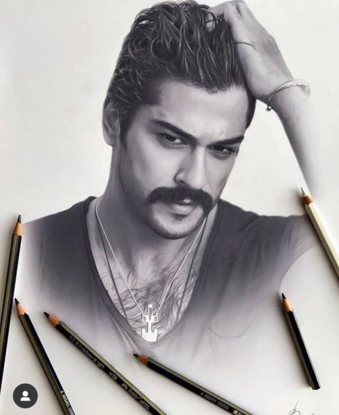 Бурак Озчивит портрет карандашом