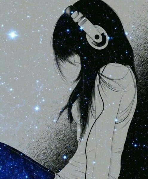 Брюнетка с наушниками