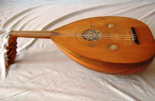 Раскраска домра музыкальный инструмент