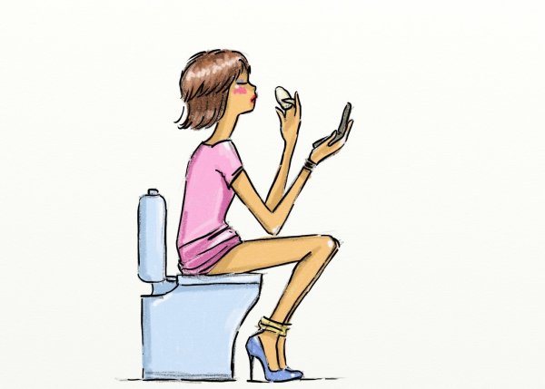 Девушка пишет рисунок