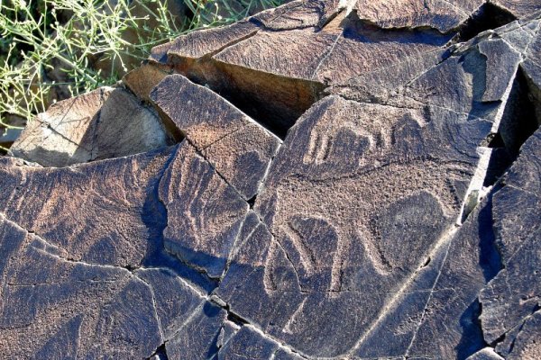 Петроглифы археологического ландшафта Тамгалы