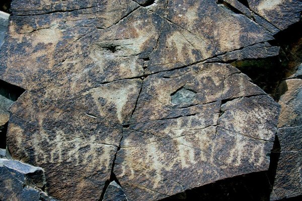 Петроглифы археологического ландшафта Тамгалы