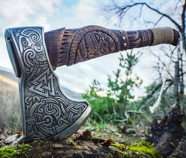 Скандинавский боевой топор