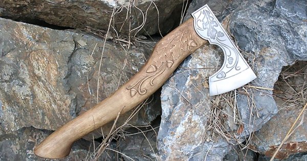 Орнамент на топор