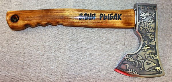 Рисунок на рукоятке топора