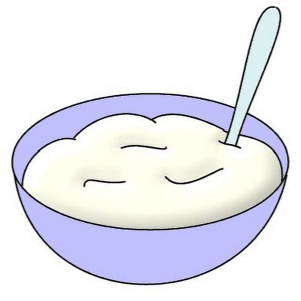 Манная каша в тарелке