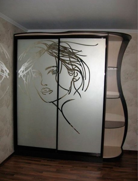 Шкаф купе зеркальный с рисунком