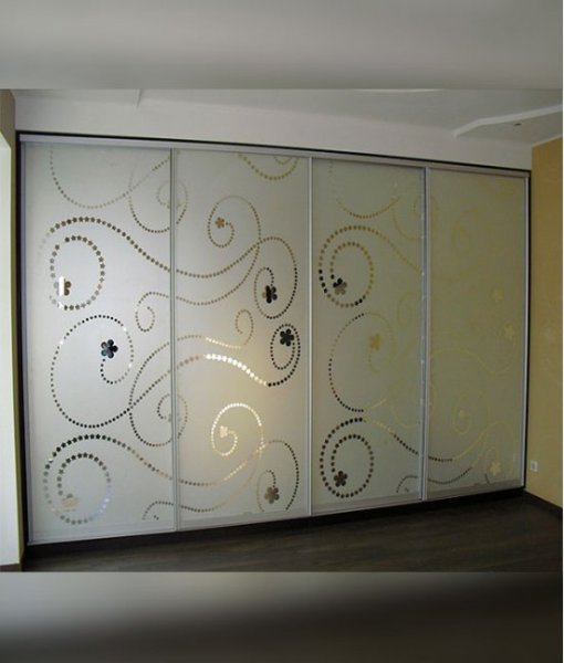 Пескоструйный рисунок на зеркале шкафа купе