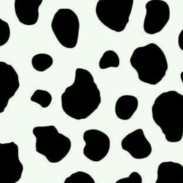 Корова с черными пятнами