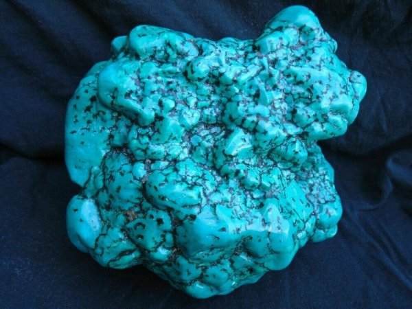 Бирюза в породе