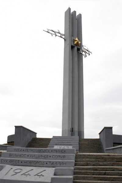 Саратов парк Победы мемориал Журавли