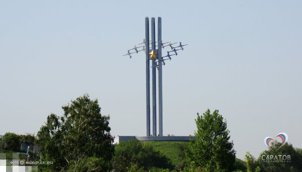 Памятник Журавли в Саратове