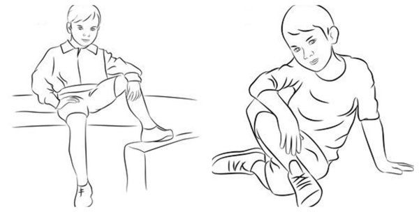 Мальчик сидит