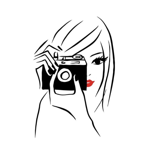 Силуэт девушки с фотоаппаратом