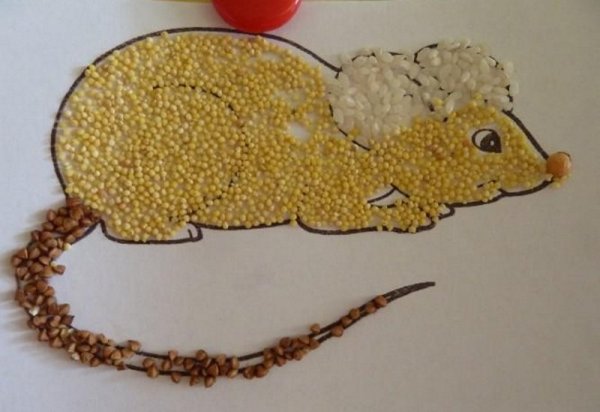 Декоративное панно из круп и макарон