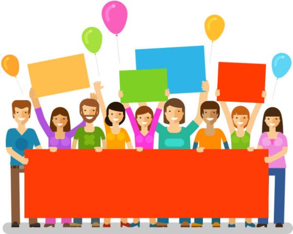 Толпа с транспарантами