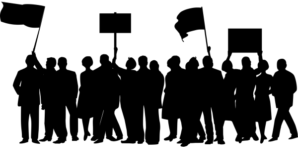 Толпа с флагами