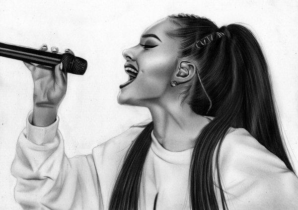 Ариана Гранде с микрофоном арт