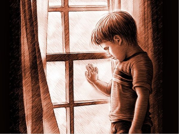 Грустный мальчик у окна