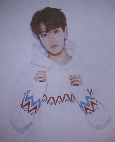 Ким Сынмин карандашом