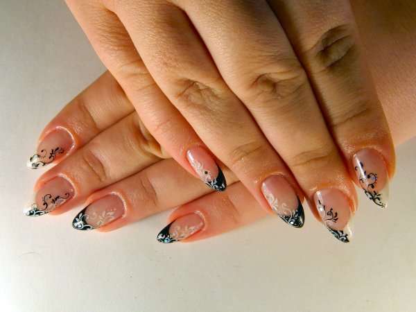 Нарощенные ногти френч с рисунком