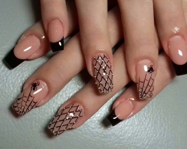 Черный френч с узорами