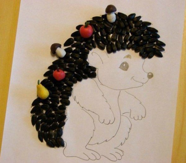 Поделка Ёжик из семечек