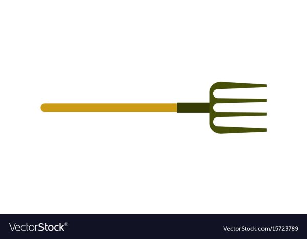 Деревянные вилы на белом фоне