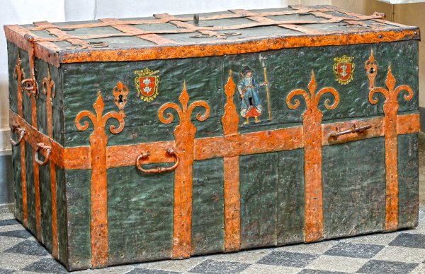 Антикварный сундук