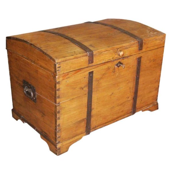 Сундук с одеждой