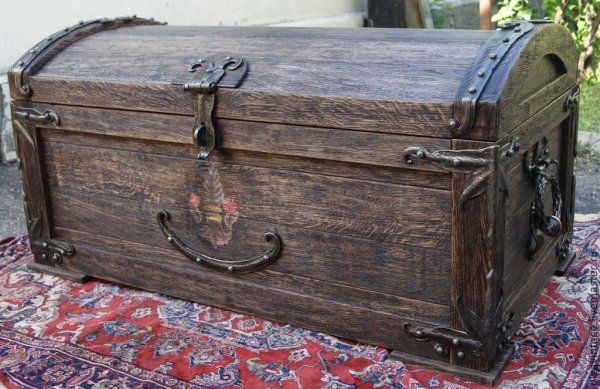 Старинный сундук