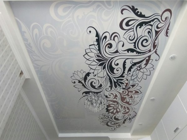 Натяжные потолки с рисунком