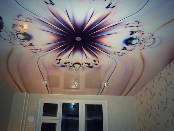 Натяжные потолки с рисунком