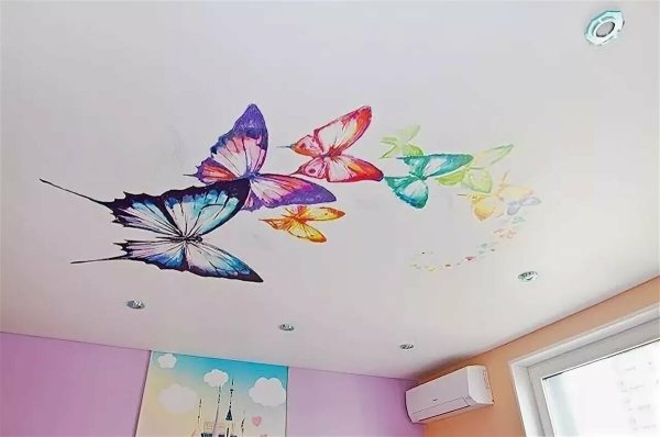 Натяжные потолки с бабочками